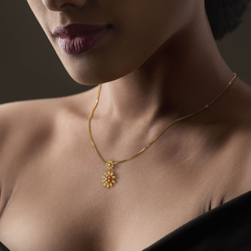 The Glorious Floral Pendant - image 3